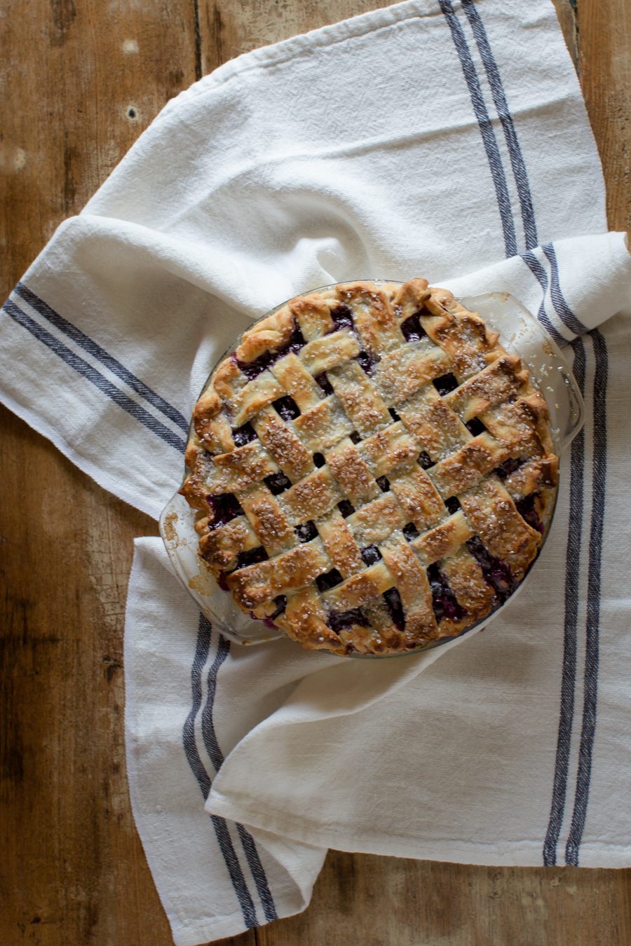 blueberry_Pie_tableanddish