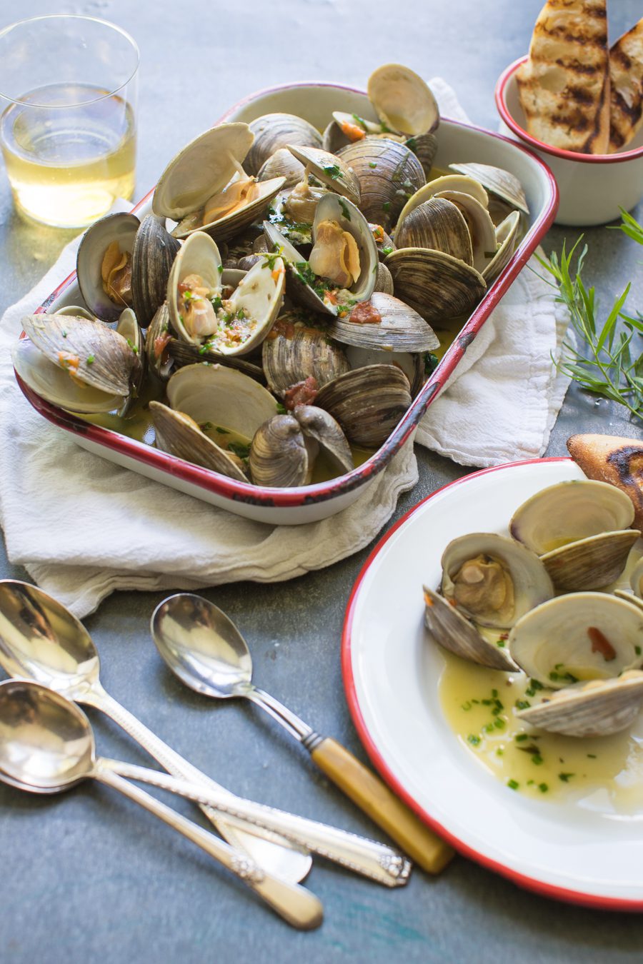 Clams_steamed_with_tarragon_Tableanddish-6320