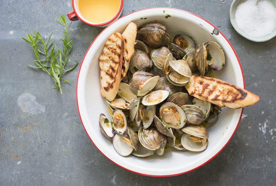 Clams_steamed_with_tarragon_Tableanddish-6340