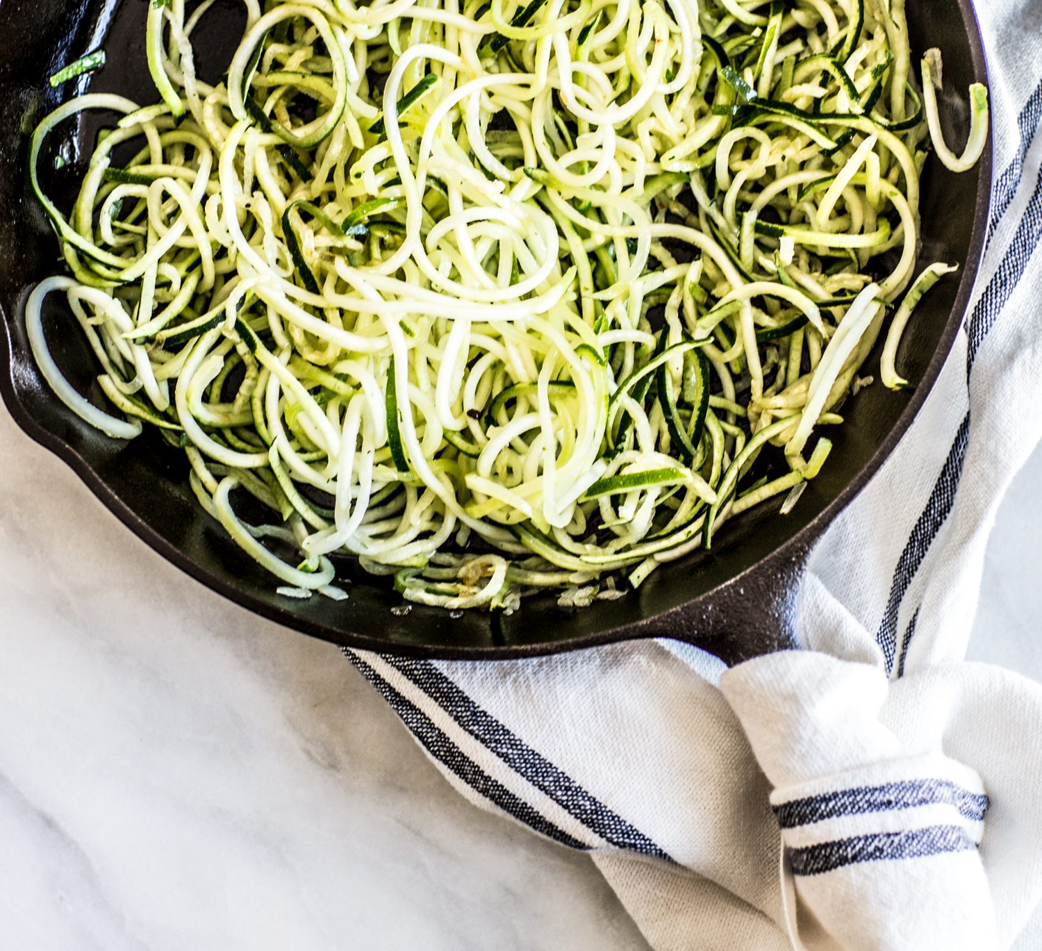 zucchini with red pepper sauce